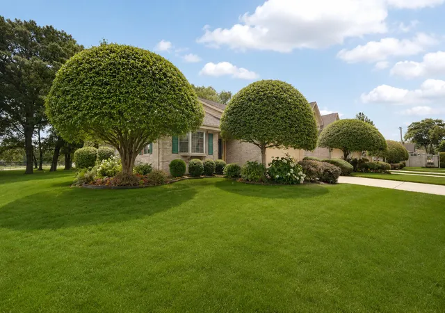 Homes for sale in Schererville, IN | 1521 Tamarack Dr, Schererville, IN 46375 | MLS# 841947