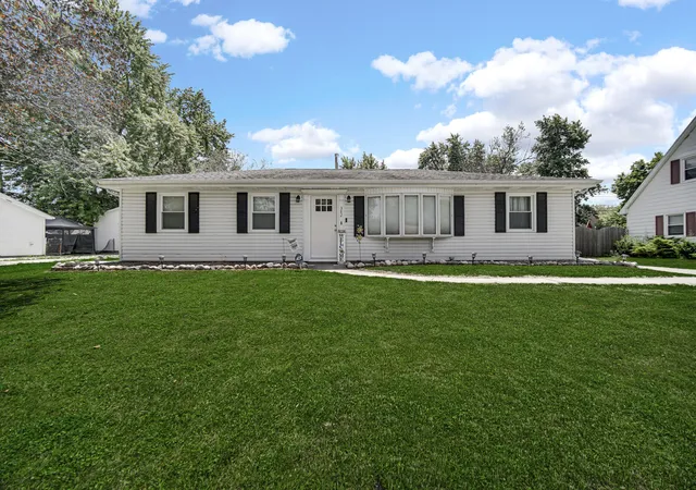 Photo 1 of Sale Pending at 382 Stonehill Dr, Valparaiso, IN 46385 | MLS# 842269 | Listing updated on 2026-08-24