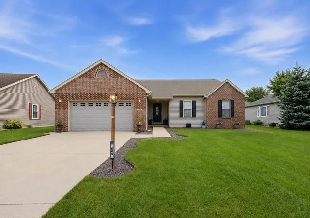 Homes for sale in De Motte, IN | 505 17th St Se, De Motte, IN 46310 | MLS# 841982