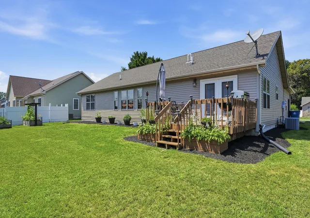 Homes for sale in De Motte, IN | 505 17Th St Se, De Motte, IN 46310 | MLS# 841982