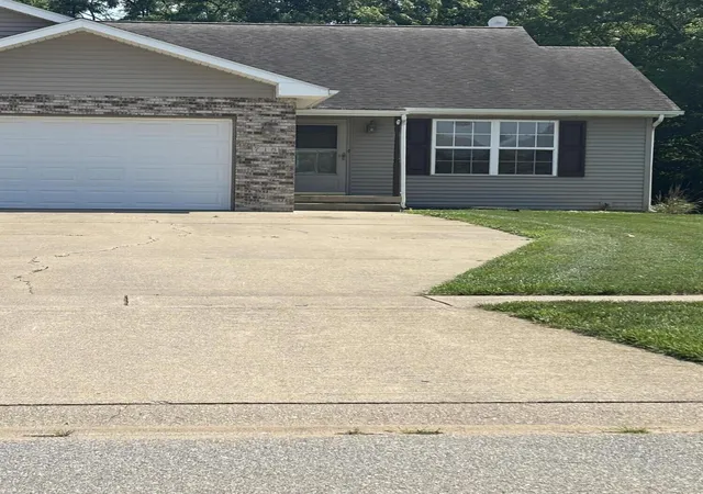 Homes for sale in De Motte, IN | 716-718 7Th St Sw, De Motte, IN 46310 | MLS# 841907