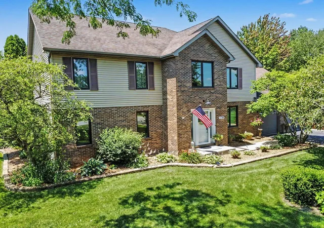 1st image of 11108 Oregon Ln, Crown Point, IN 46307 | MLS# 842005