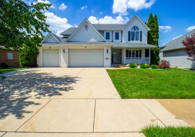 Homes for sale in Schererville, IN | 2228 Keene Dr, Schererville, IN 46375 | MLS# 841925