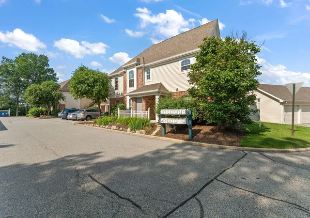 2nd image of 2925 Foggy Glen Dr, Valparaiso, IN 46385 | MLS# 841936