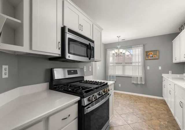5th image of 2925 Foggy Glen Dr, Valparaiso, IN 46385 | MLS# 841936