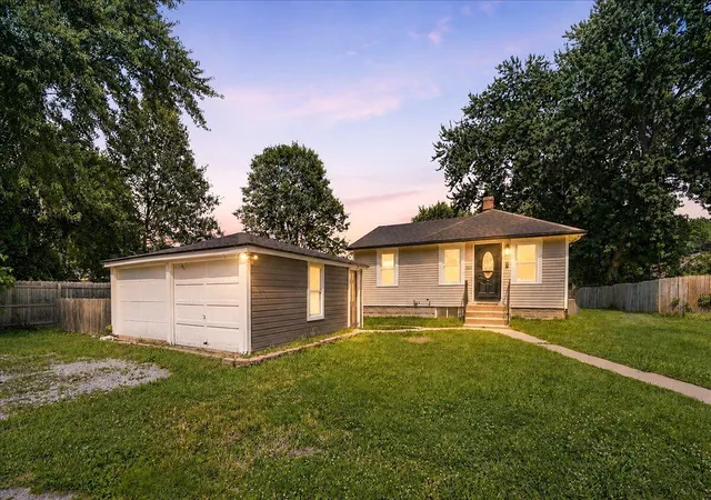 2nd image of 252 S 21st St, Chesterton, IN 46304 | MLS# 841972
