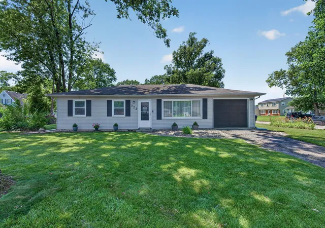 1st image of 722 Fremont Rd, Valparaiso, IN 46385 | MLS# 841954