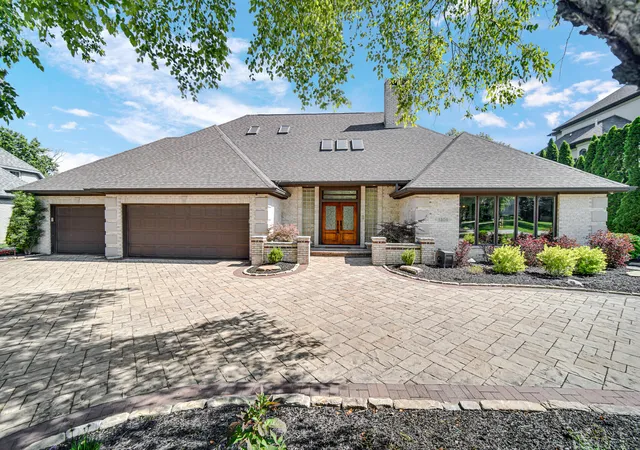 Homes for sale in Dyer, IN | 1309 Ballybunion Ct, Dyer, IN 46311 | MLS# 842000