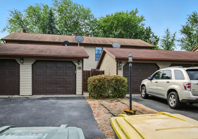 2nd image of 2110 Yorktowne Dr, Valparaiso, IN 46383 | MLS# 841971
