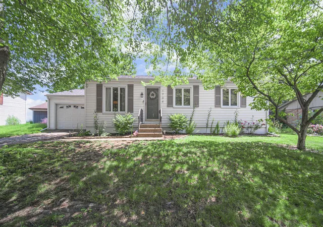 1st image of 1704 Franklin St, Valparaiso, IN 46383 | MLS# 842110