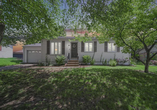 2nd image of 1704 Franklin St, Valparaiso, IN 46383 | MLS# 842110