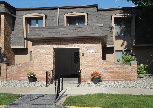 Homes for sale in Munster, IN | 8805 Janeway Ct #K8, Munster, IN 46321 | MLS# 841987