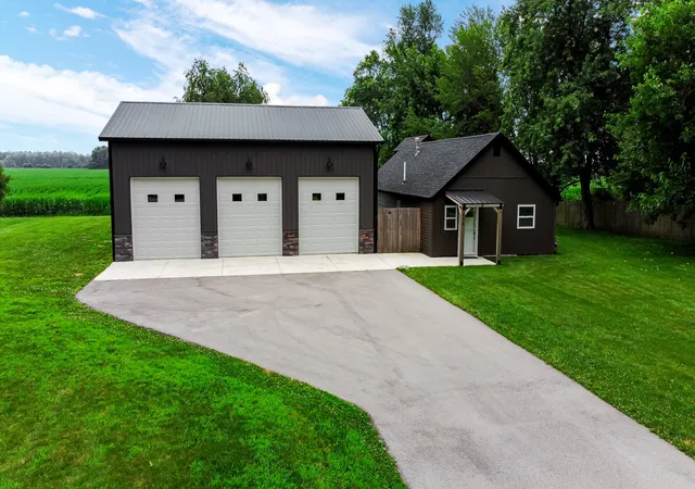 Homes for sale in Hebron, IN | 674 W 1000 S, Hebron, IN 46341 | MLS# 842193