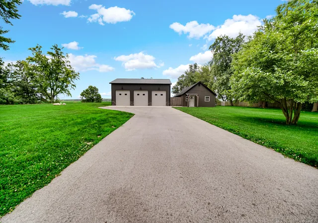 Homes for sale in Hebron, IN | 674 W 1000 S, Hebron, IN 46341 | MLS# 842193