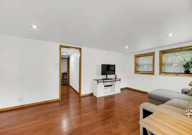 3rd image of 674 W 1000 S, Hebron, IN 46341 | MLS# 842193