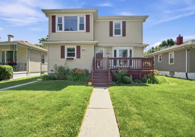 Single family home for sale at 7615 Oakdale Ave, Hammond, IN 46324 | MLS# 842098