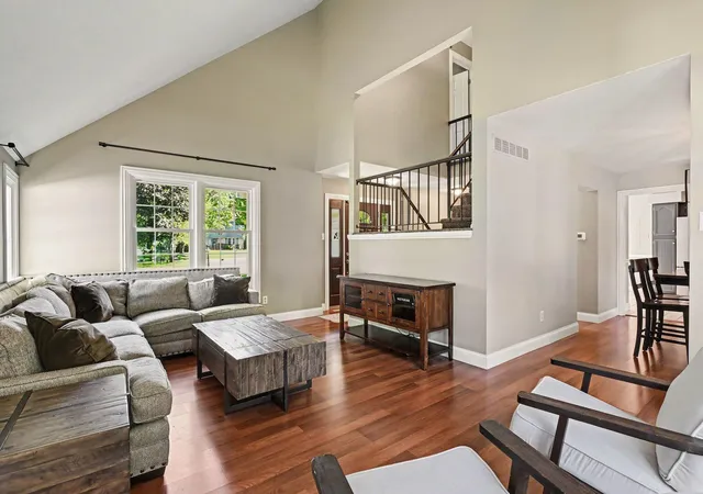 3rd image of 2054 Shawnee Ct, Valparaiso, IN 46385 | MLS# 842065