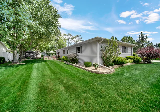 23rd image of 2100 E 9th Pl, Hobart, IN 46342 | MLS# 842087