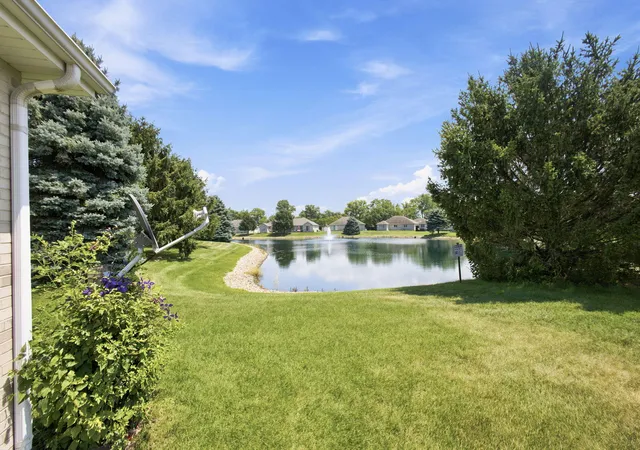 2nd image of 1001 Carnation St Se #B, De Motte, IN 46310 | MLS# 842408