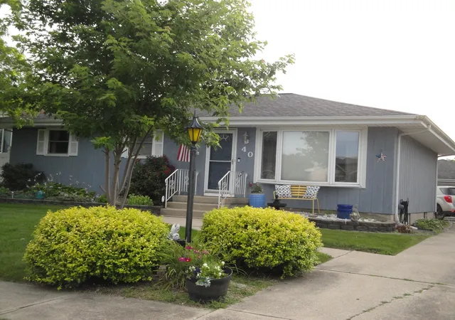 2nd image of 40 Heather Ct, Schererville, IN 46375 | MLS# 842103