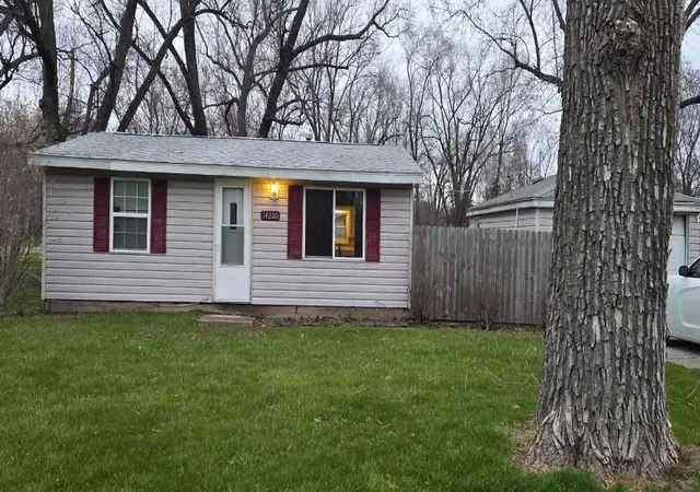 Homes for sale in Dyer, IN | 14200 Joyce St, Dyer, IN 46311 | MLS# 842101