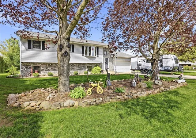 Photo 2 of Sale Pending at 291 Streamwood Dr, Valparaiso, IN 46383 | MLS# 842202 | Listing updated on 2026-08-27