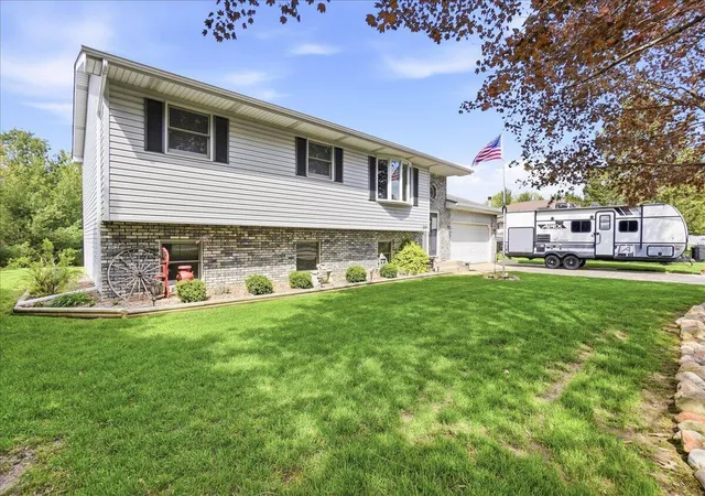 Photo 3 of Sale Pending at 291 Streamwood Dr, Valparaiso, IN 46383 | MLS# 842202 | Listing updated on 2026-08-27