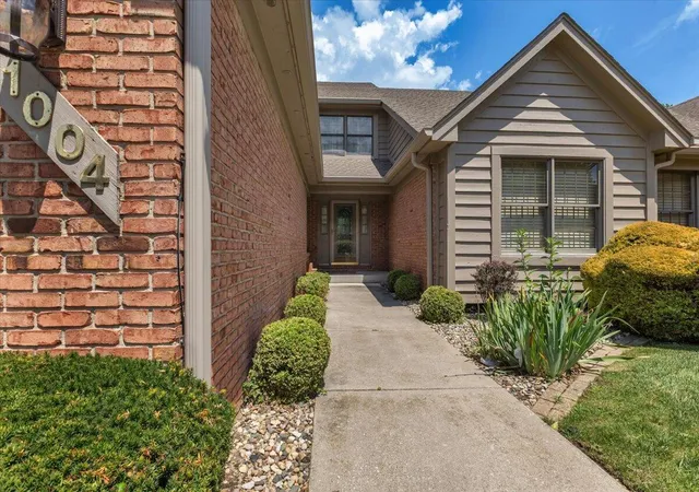2nd image of 1004 Muirfield Ct, Schererville, IN 46375 | MLS# 842214