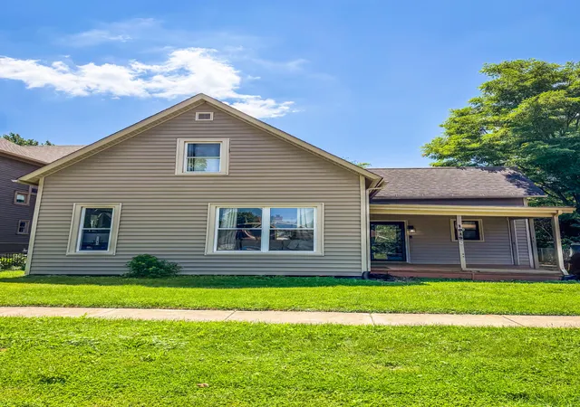 1st image of 1019 Devonshire St, Hobart, IN 46342 | MLS# 842127