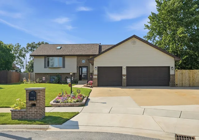 1st image of 6512 Ravenwood Ave, Portage, IN 46368 | MLS# 842174