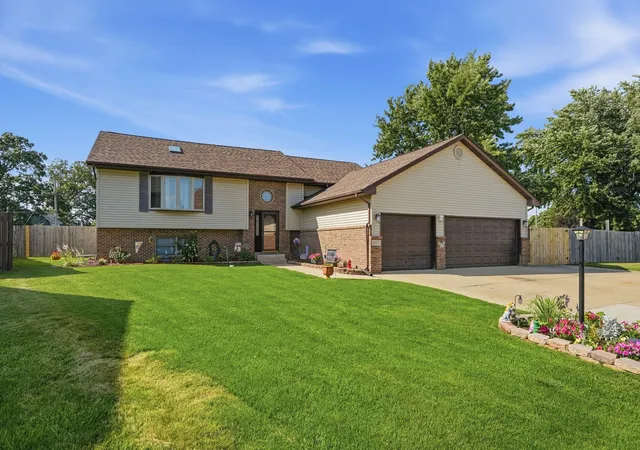 2nd image of 6512 Ravenwood Ave, Portage, IN 46368 | MLS# 842174