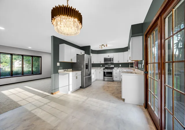5th image of 822 Luther Dr, Hobart, IN 46342 | MLS# 842146