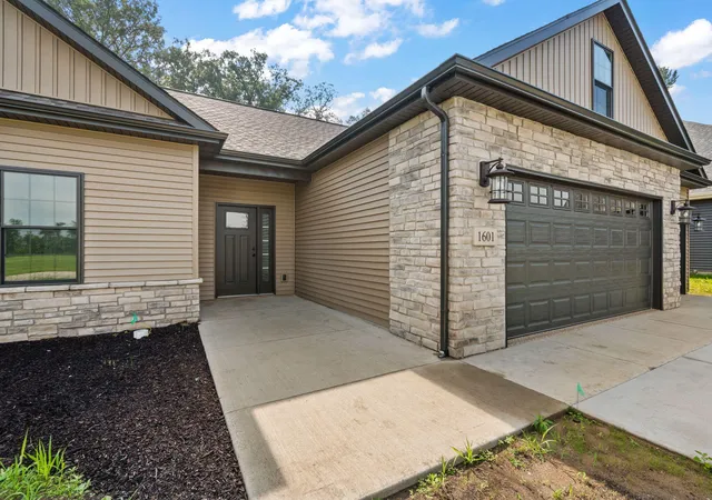 Photo 3 of Single family home for sale at 1601 Elderberry St Se, De Motte, IN 46310 | MLS# 842154 | Listing updated on 2026-08-13