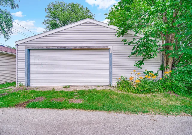 Homes for sale in Hammond, IN | 2920 Kenwood St, Hammond, IN 46323 | MLS# 842188