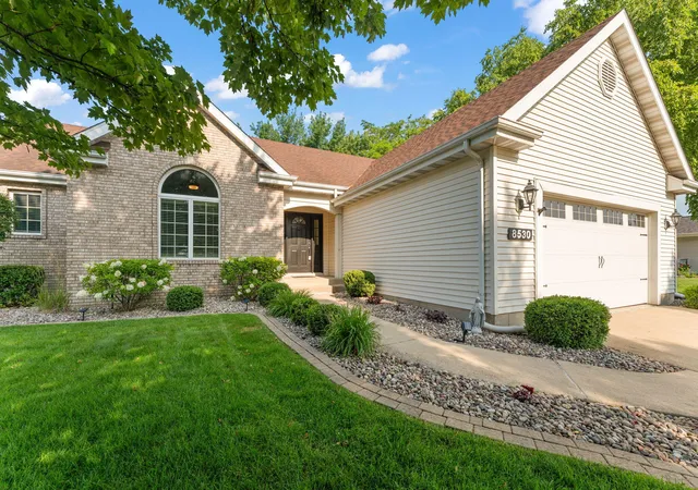 Photo 2 of Sale Pending at 8530 Heather Ct, Saint John, IN 46373 | MLS# 842446 | Listing updated on 2026-08-24