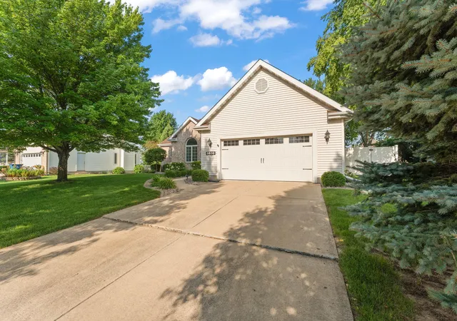 Photo 3 of Sale Pending at 8530 Heather Ct, Saint John, IN 46373 | MLS# 842446 | Listing updated on 2026-08-24