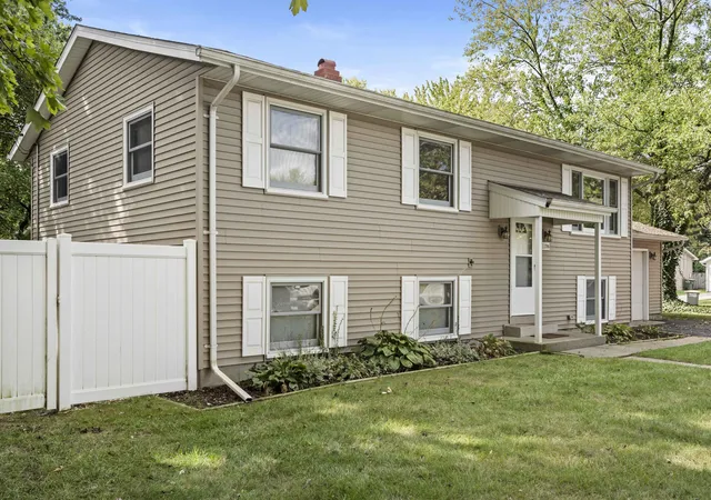 Photo 2 of Single family home for sale at 1706 Mccord Rd, Valparaiso, IN 46383 | MLS# 842263 | Listing updated on 2026-09-06