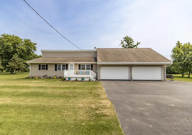 1st image of 18311 Clark St, Lowell, IN 46356 | MLS# 842414