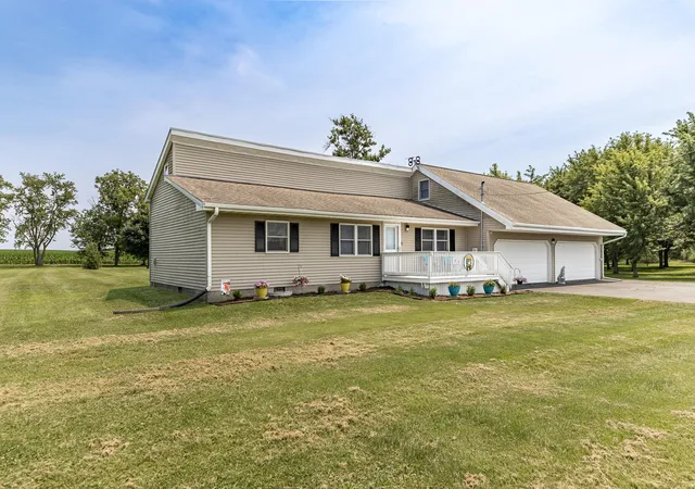 2nd image of 18311 Clark St, Lowell, IN 46356 | MLS# 842414