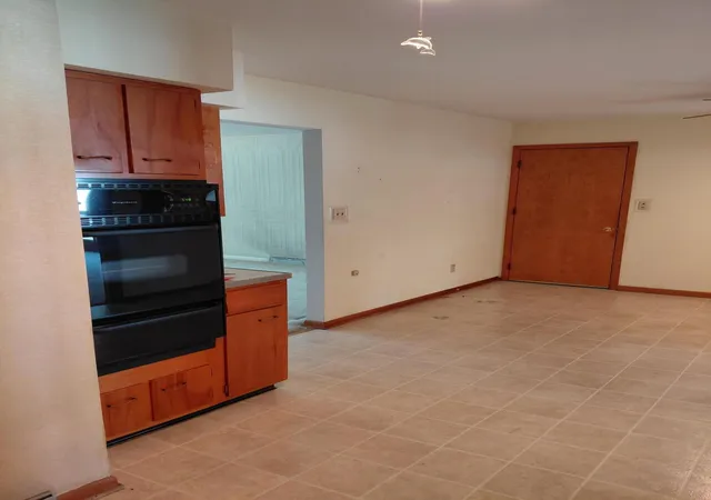 4th image of 11 N Wabash St, Hobart, IN 46342 | MLS# 842211
