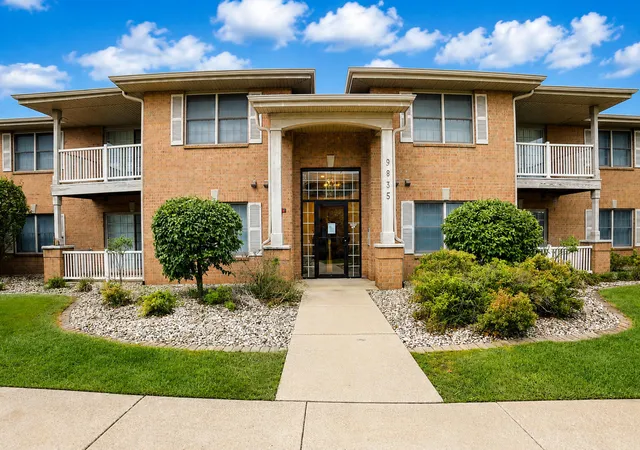 Condo for sale at 9835 Wildwood Cir #2c, Munster, IN 46321 | MLS# 843965