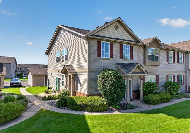 2nd image of 1228 Primrose Ln, Schererville, IN 46375 | MLS# 842259