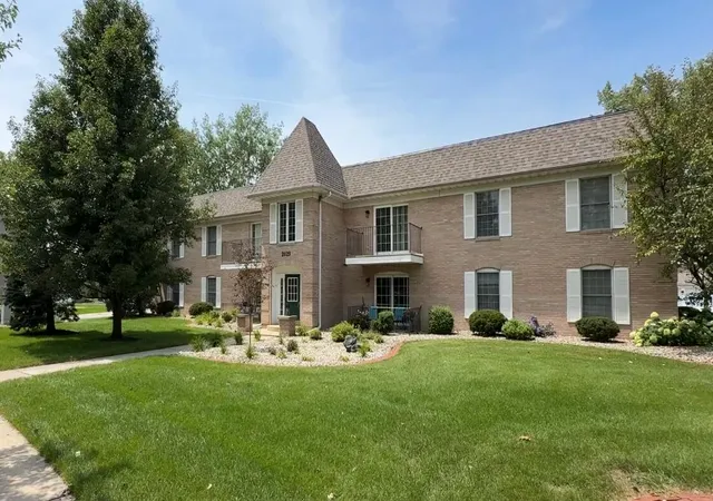 Homes for sale in Highland, IN | 2629 Georgetowne Dr #A1, Highland, IN 46322 | MLS# 842242