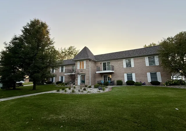 3rd image of 2629 Georgetowne Dr #A1, Highland, IN 46322 | MLS# 842242