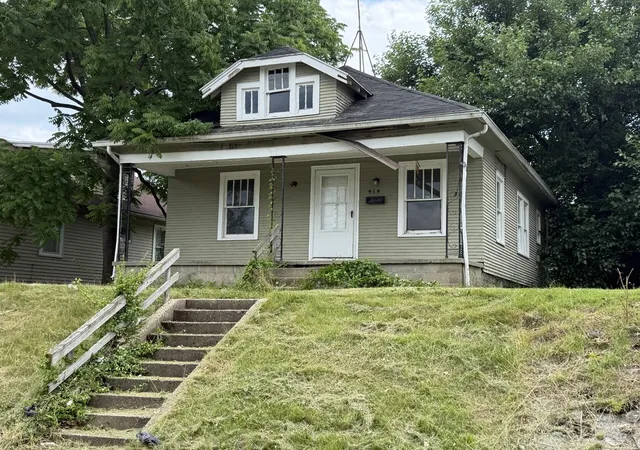 Homes for sale in South Bend, IN | 414 E Fairview Ave, South Bend, IN 46614 | MLS# 842221