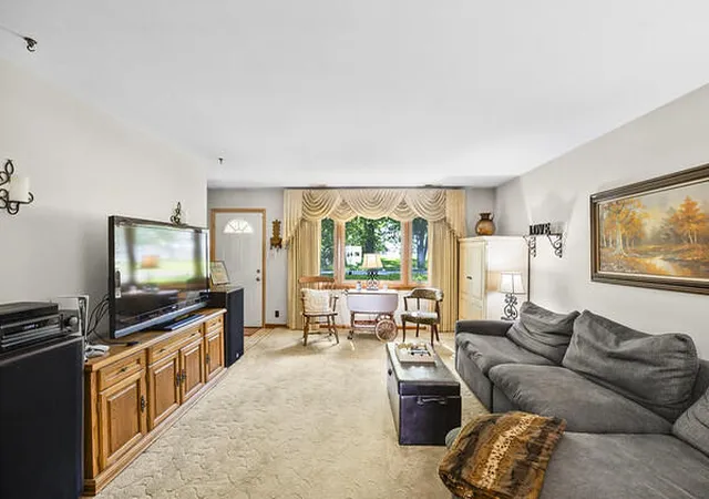 2nd image of 1 N Wabash St, Hobart, IN 46342 | MLS# 842227