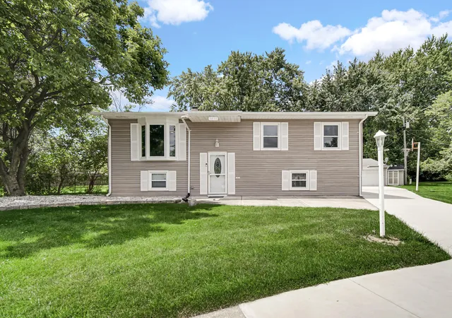 Photo 1 of Single family home for sale at 3430 Norman Pl, Highland, IN 46322 | MLS# 842928 | Listing updated on 2026-09-21