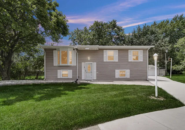 Photo 3 of Single family home for sale at 3430 Norman Pl, Highland, IN 46322 | MLS# 842928 | Listing updated on 2026-09-21