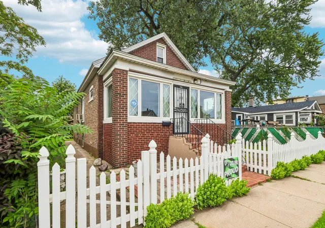 Homes for sale in Whiting, IN | 2256 White Oak Ave, Whiting, IN 46394 | MLS# 842246