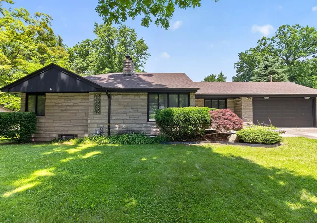 1st image of 120 E Oak Hill Rd, Chesterton, IN 46304 | MLS# 842262